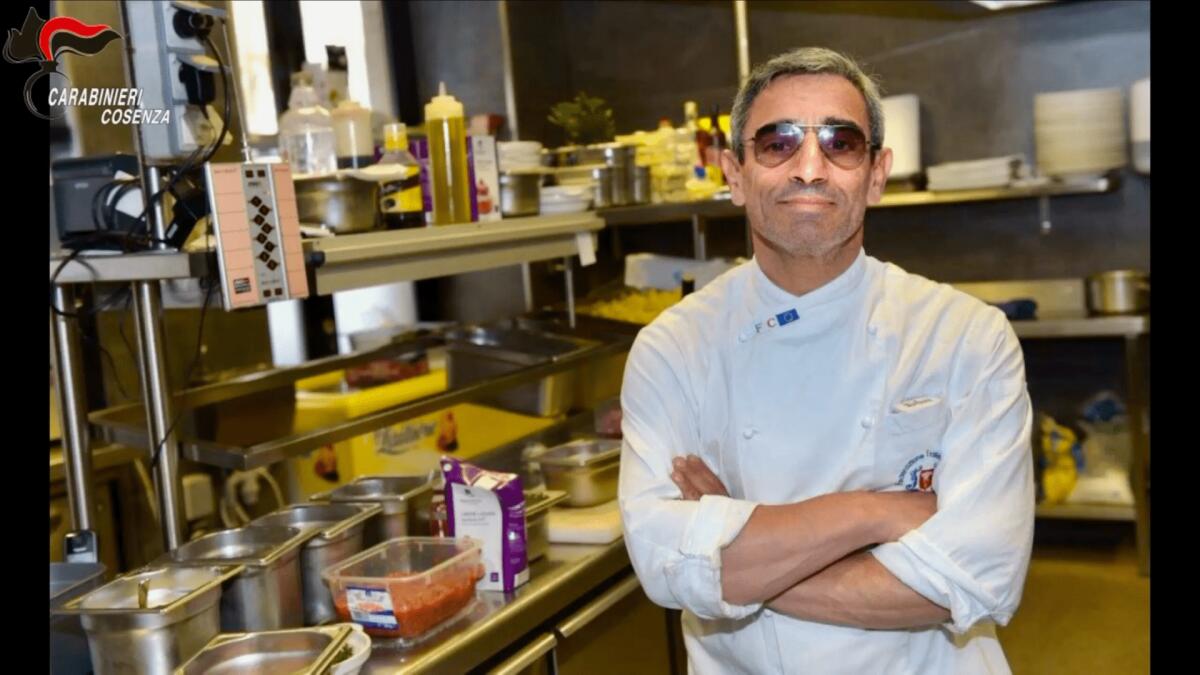 PRESO DAI CARABINIERI LATITANTE DI 'NDRANGHETA DA 17 ANNI: FACEVA IL PIZZAIOLO IN FRANCIA - 