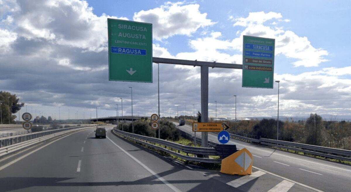 AUTOSTRADA CATANIA SIRACUSA, IN DIREZIONE CATANIA, CHIUSA FINO A VENERDÌ DALLE 9 ALLE 18 - 