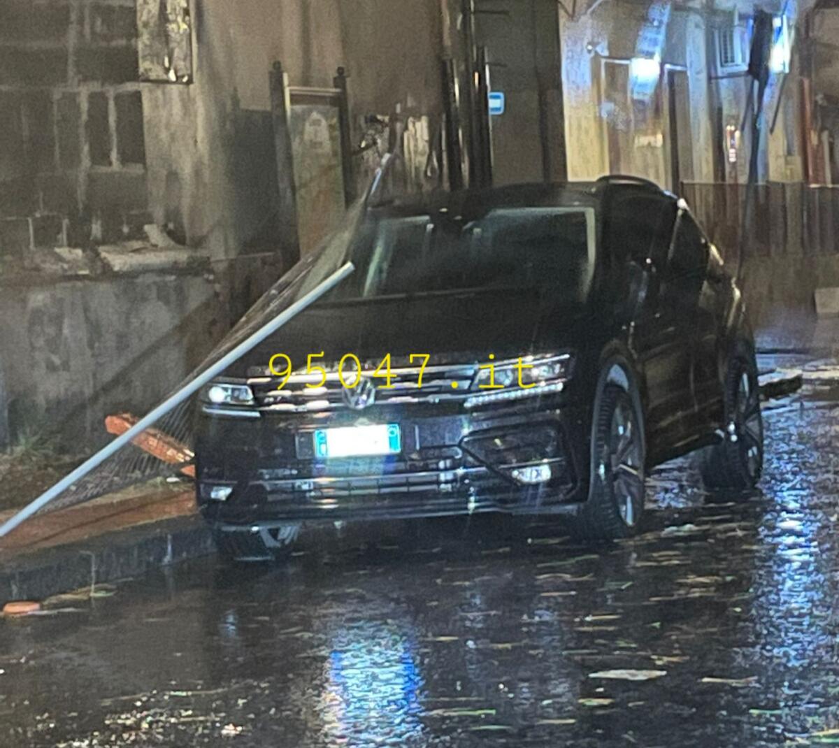 LA SICILIA È NEL VORTICE DEL CICLONE HELIOS, FORTE VENTO E DANNI PURE A PATERNO' - 