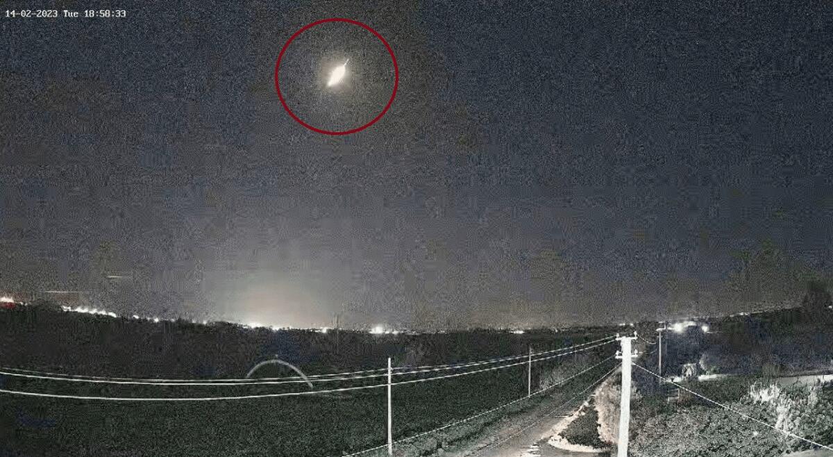 BOLIDE ILLUMINA A GIORNO I CIELI DELL'ITALIA, DIVERSE SEGNALAZIONI PURE DALLA SICILIA. IL VIDEO - 