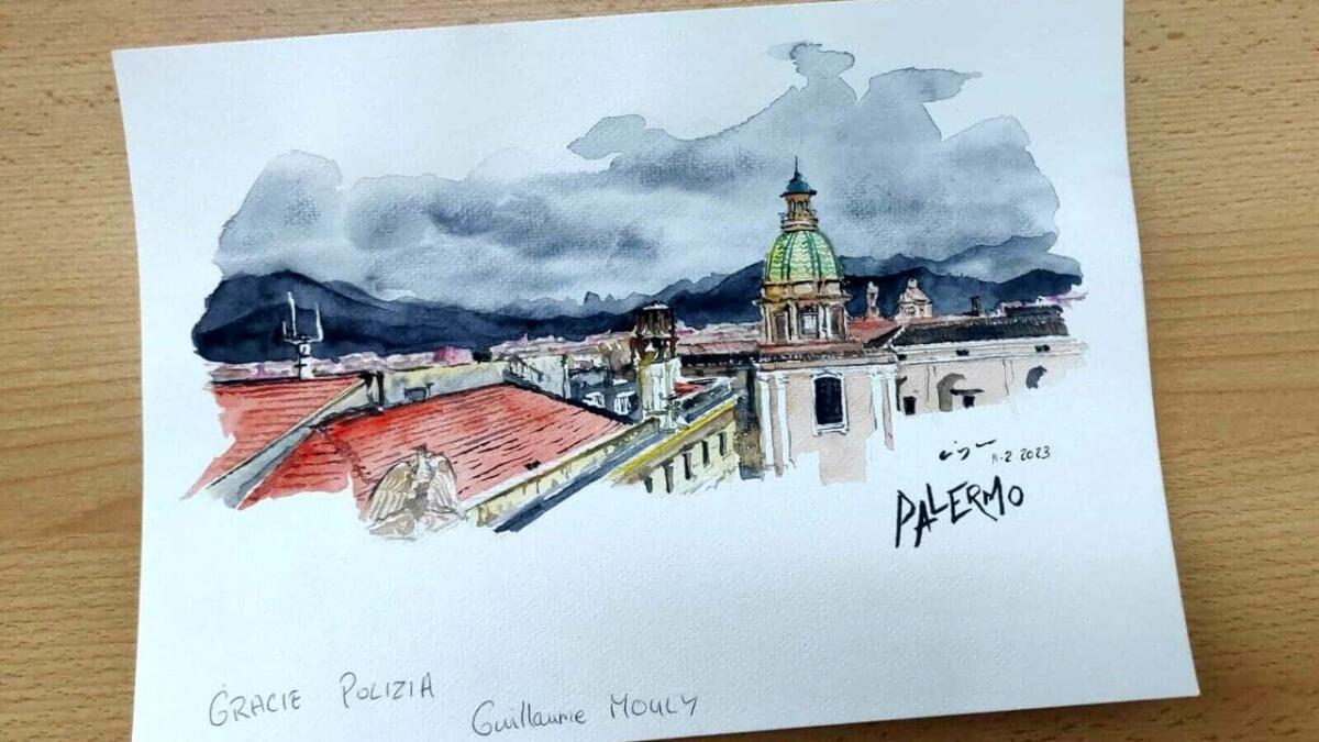 GLI AGENTI DELLA POLIZIA FERROVIARIA RECUPERANO DEI DIPINTI DIMENTICATI DA UN TURISTA - 