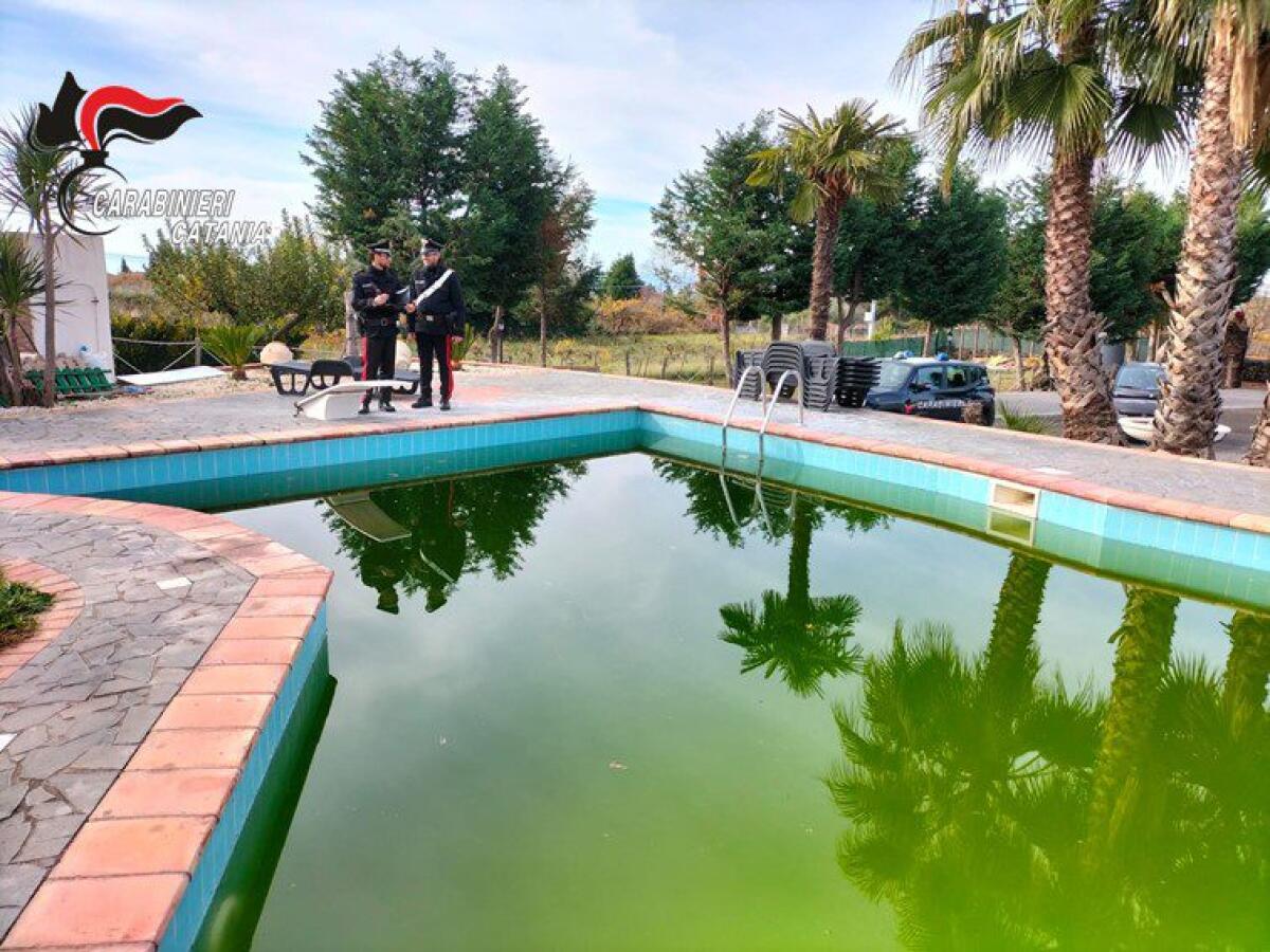 SANTA MARIA DI LICODIA. PISCINE E COSTRUZIONI ABUSIVE IN DUE VILLE NEL PARCO DELL’ETNA: TRE DENUNCIATI - 