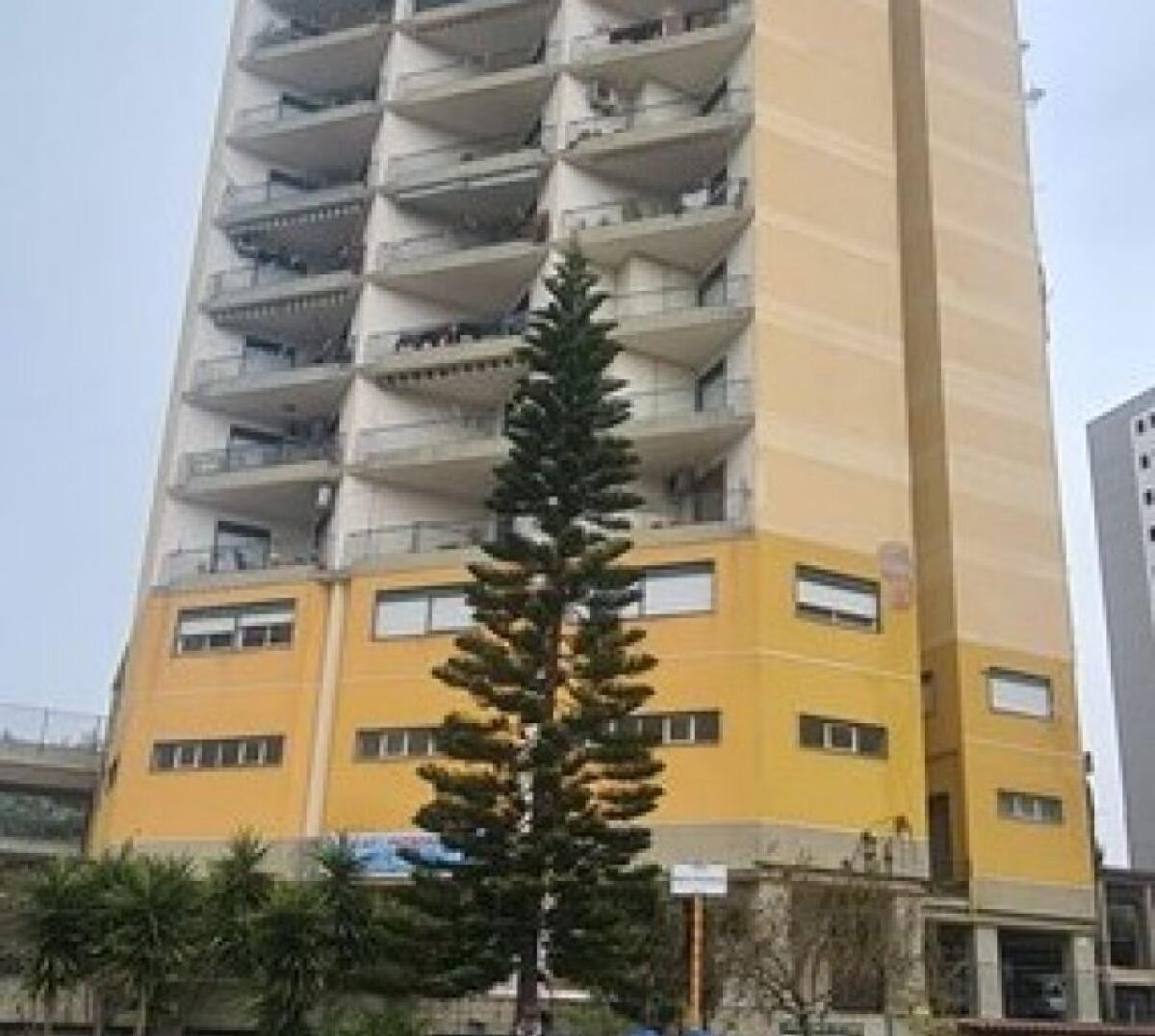 CATANIA. PALAZZO DI 15 PIANI ALLACCIATO ABUSIVAMENTE ALLA RETE ELETTRICA: 78 DENUNCE - 