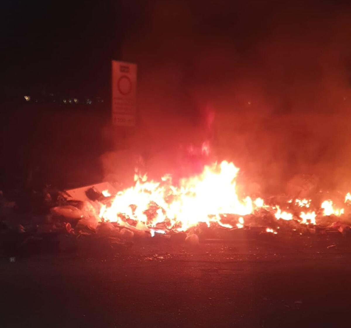 PATERNO'. FIAMME A SAN MARCO: A FUOCO RIFIUTI ABBANDONATI - 