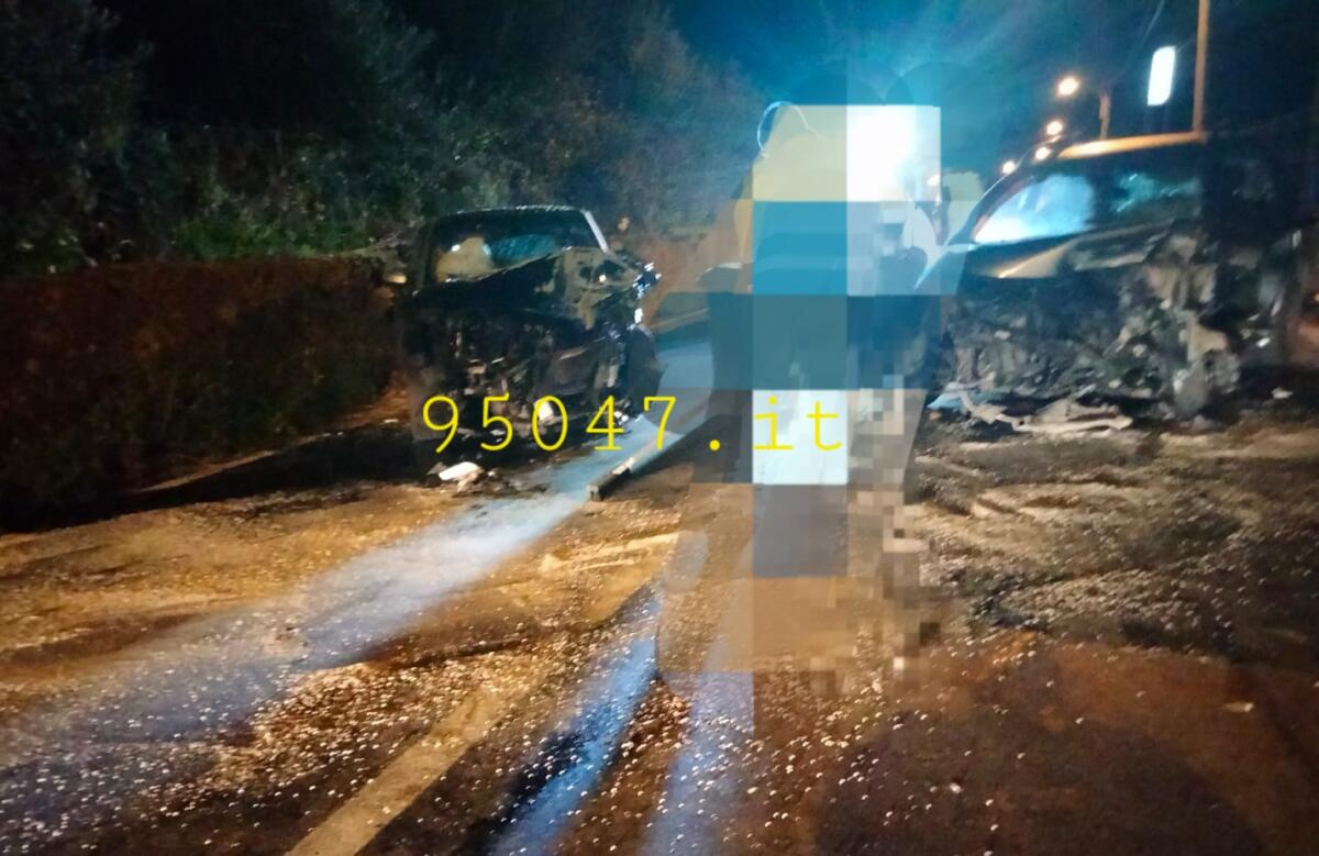 FIUMEFREDDO, SCONTRO TRA TRE AUTO, SEI FERITI - 