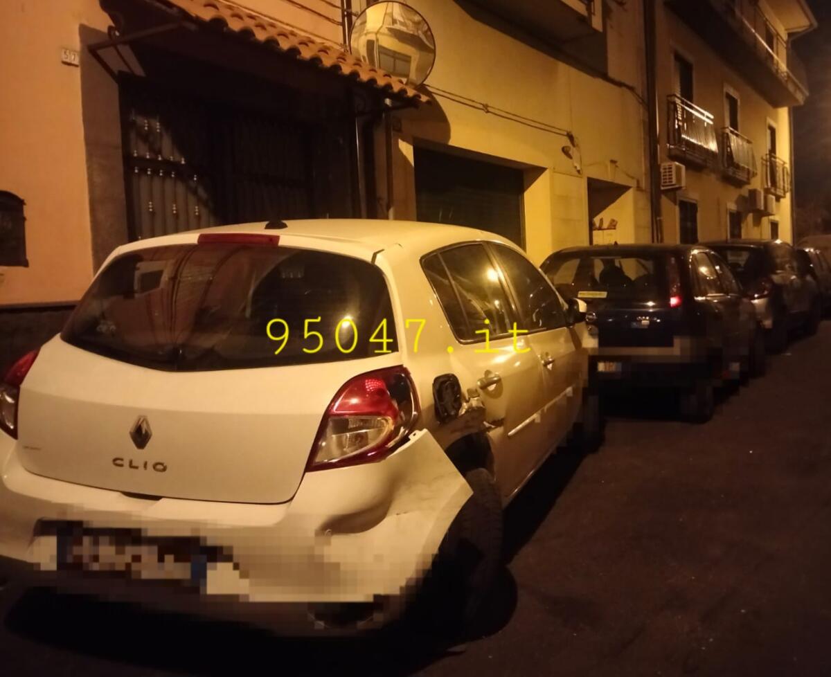 MISTERBIANCO. PERDE IL CONTROLLO DELL’AUTO E SI SCHIANTA CONTRO DELLE AUTO PARCHEGGIATE - 