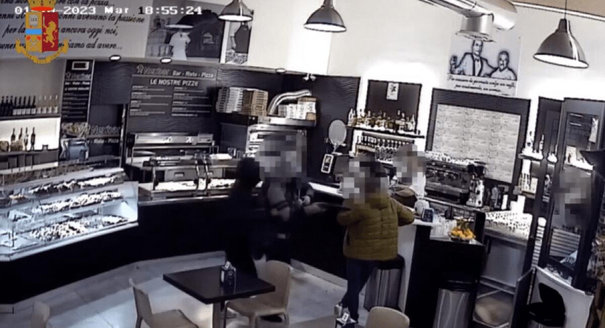 CATANIA. QUATTRO RAPINE IN 17 GIORNI, DUE ARRESTATI - 