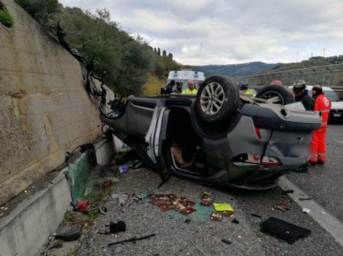 GRAVISSIMO INCIDENTE SULLA MESSINA PALERMO, MORTI DUE CATANESI - 