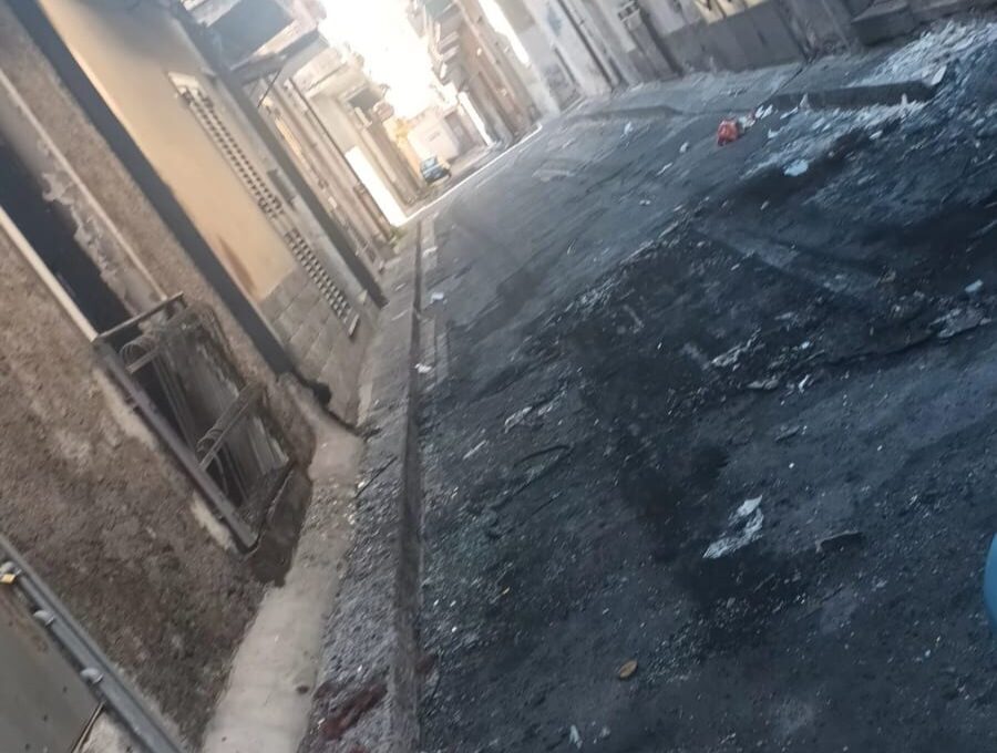 PATERNO': A FUOCO NELLA NOTTE UN'AUTO A GPL: LE FIAMME LAMBISCONO LE ABITAZIONI