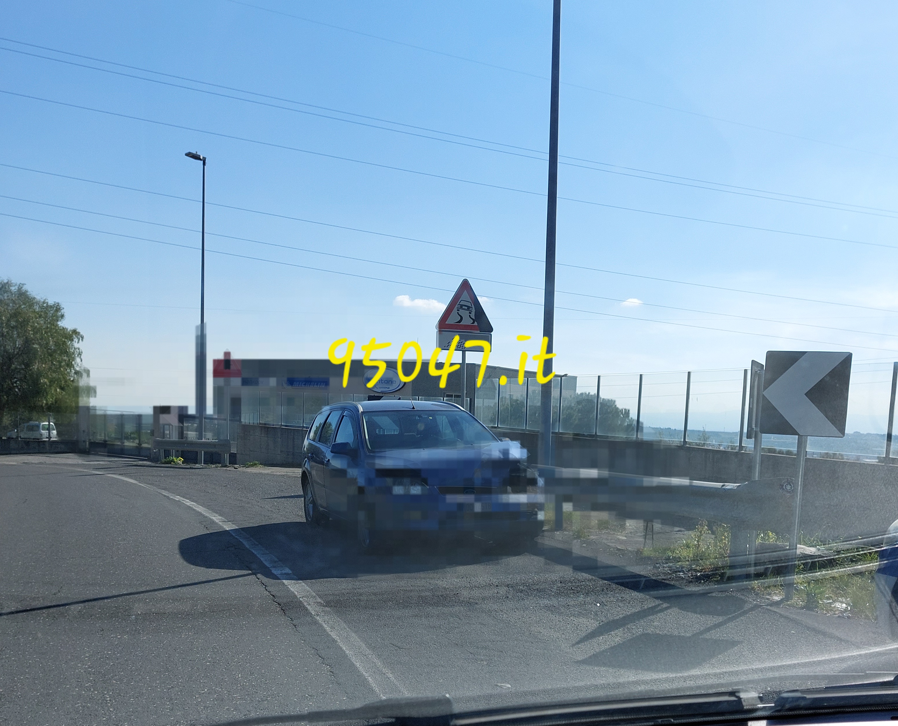 SCONTRO TRA DUE AUTO A BELPASSO, FERITO