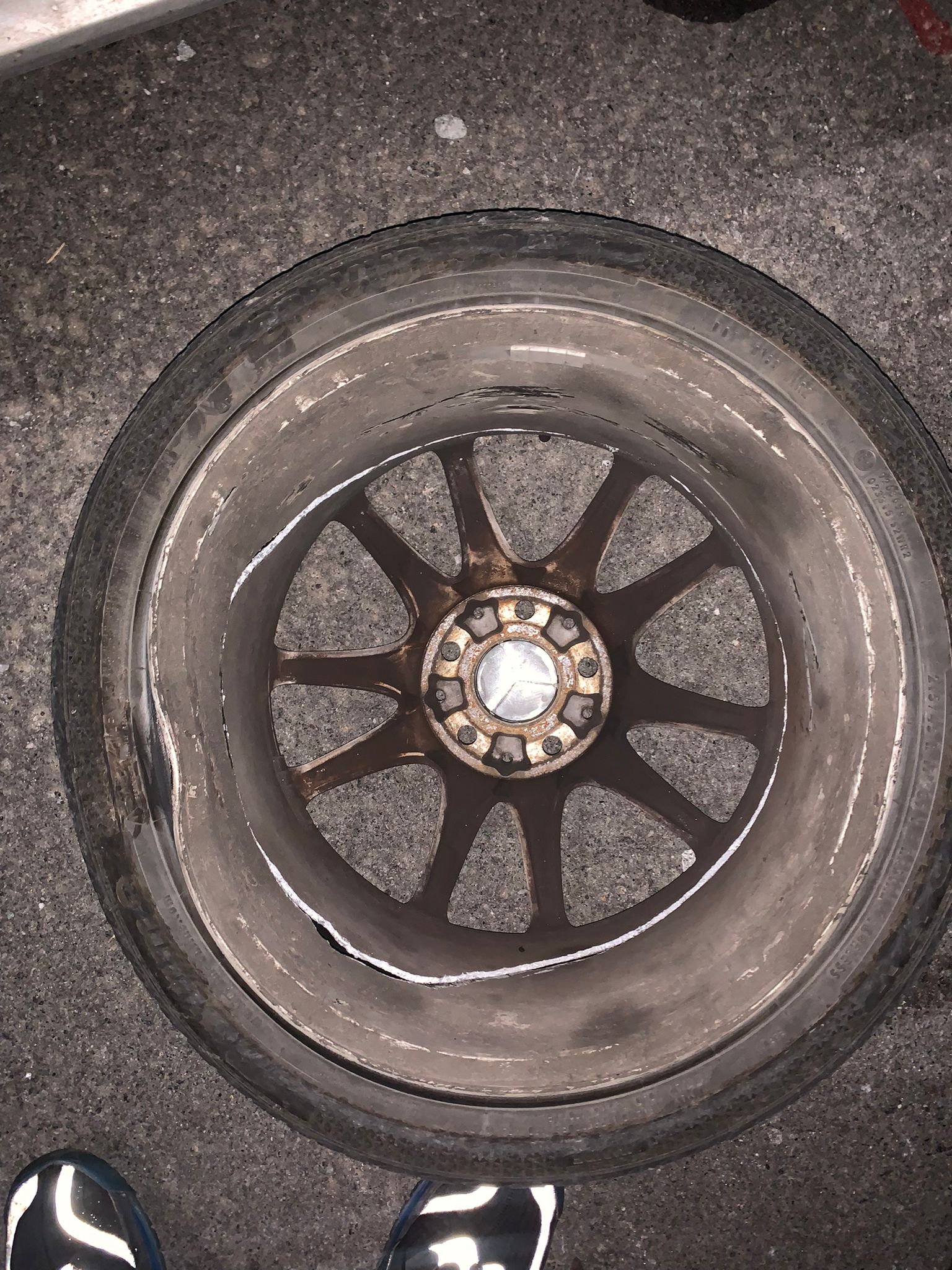 BUCHE SULLA SS121 STRAGE DI GOMME E CERCHI