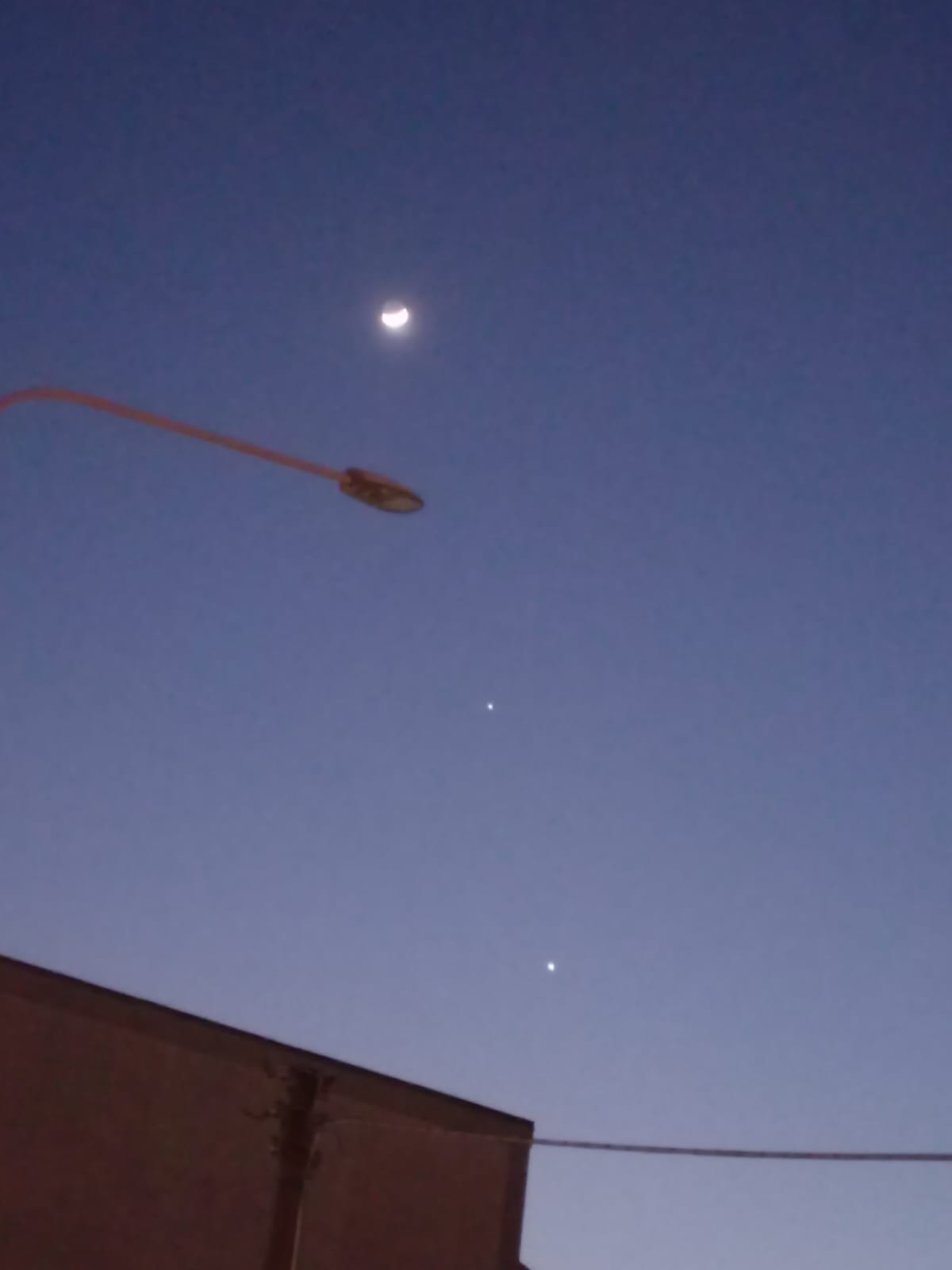 LO SPETTACOLO DI LUNA, GIOVE E VENERE SUL CIELO DI PATERNO'