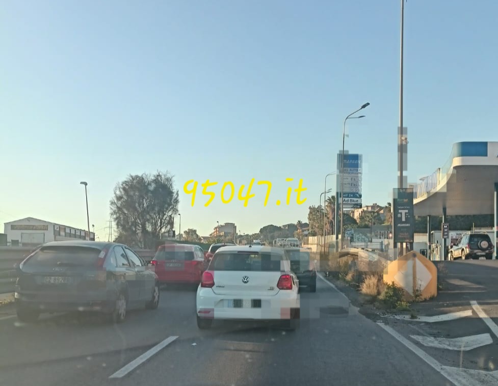 INCIDENTE A MISTERBIANCO SULLA SS 121, LUNGHE CODE IN DIREZIONE PATERNÒ