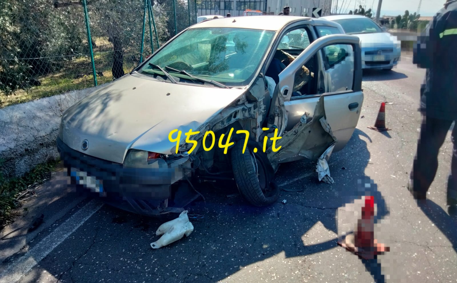 SCONTRO TRA DUE AUTO A BELPASSO, FERITO