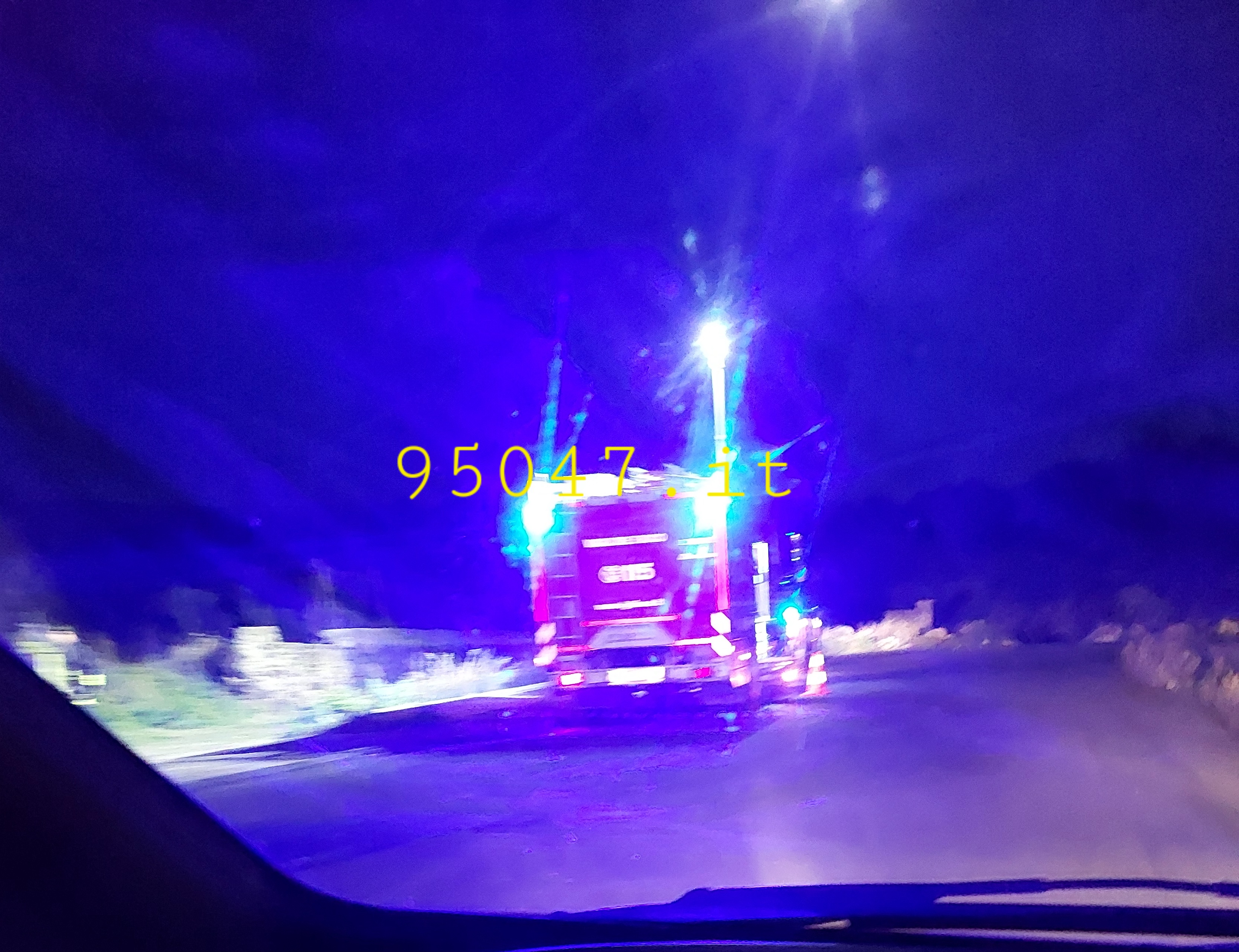 PATERNÒ, fiamme a un'auto in sosta. Indagano i Carabinieri