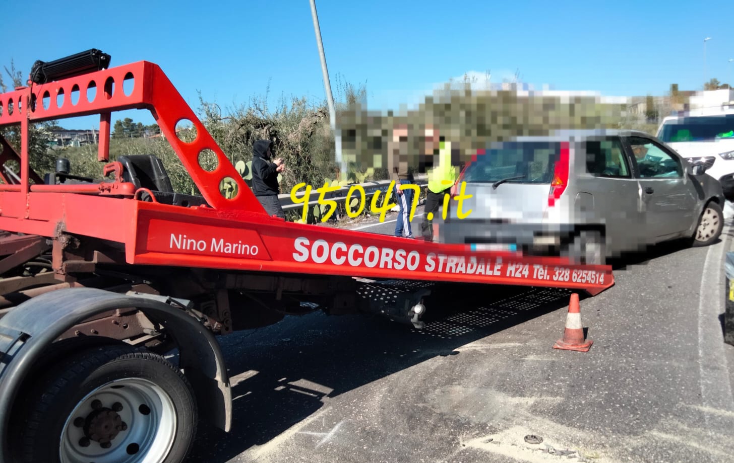 SCONTRO TRA DUE AUTO A BELPASSO, FERITO