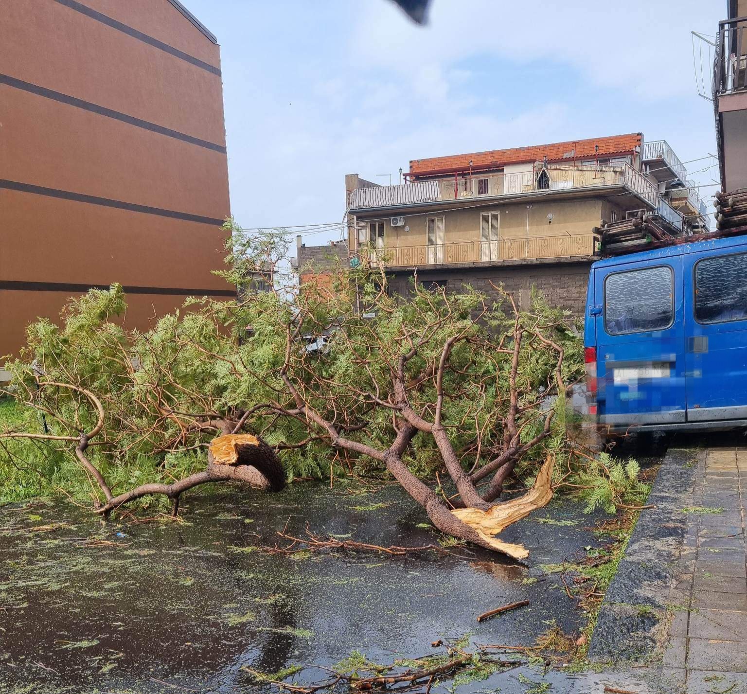 Maltempo: nubifragi e vento, le vostre foto inviate a 95047.it