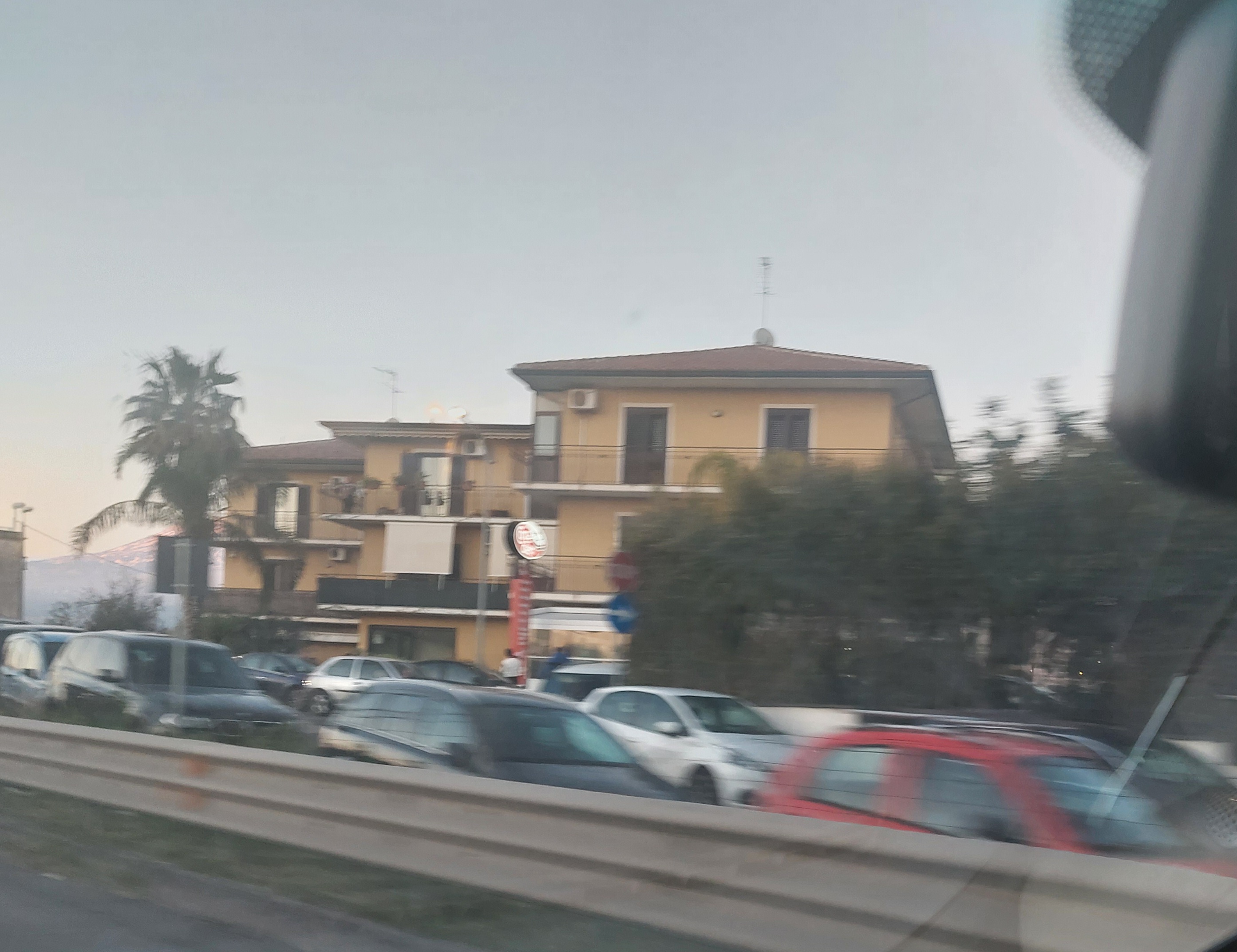 LUNGHE CODE SULLA SS121, È L’EFFETTO DEL CARNEVALE DI MISTERBIANCO.