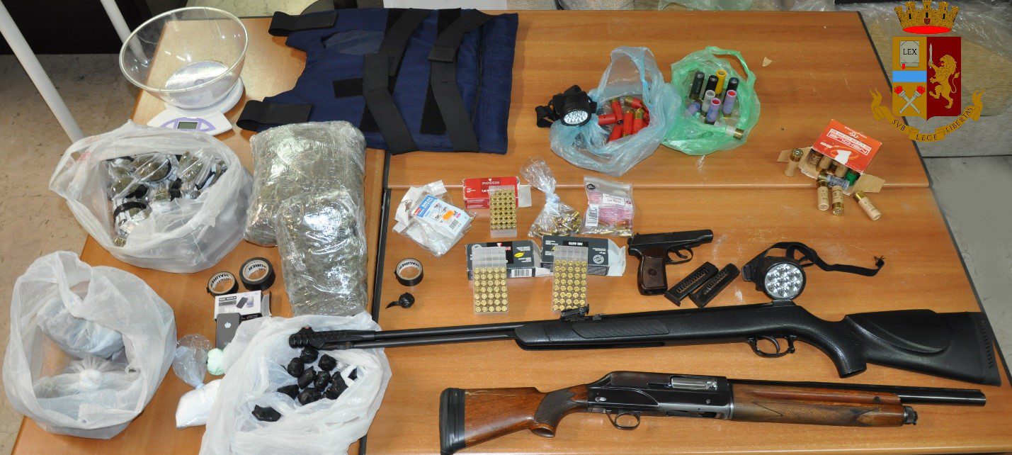 ADRANO. PENTITO FA RIVELAZIONI, SGOMINATA PIAZZA DI SPACCIO, 5 ARRESTI