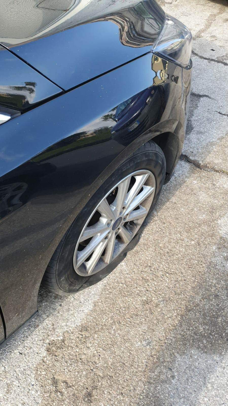 BUCHE SULLA SS121 STRAGE DI GOMME E CERCHI