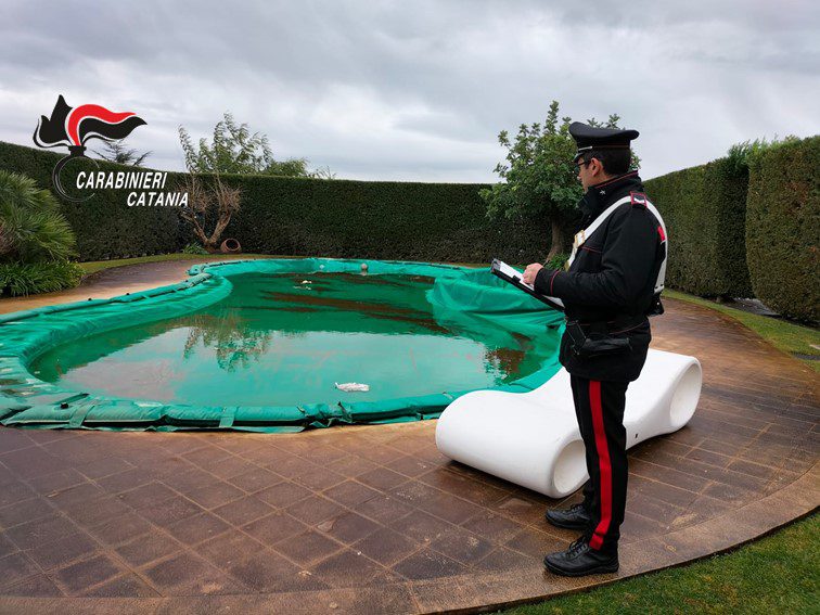 SANTA MARIA DI LICODIA. PISCINE E COSTRUZIONI ABUSIVE IN DUE VILLE NEL PARCO DELL’ETNA: TRE DENUNCIATI