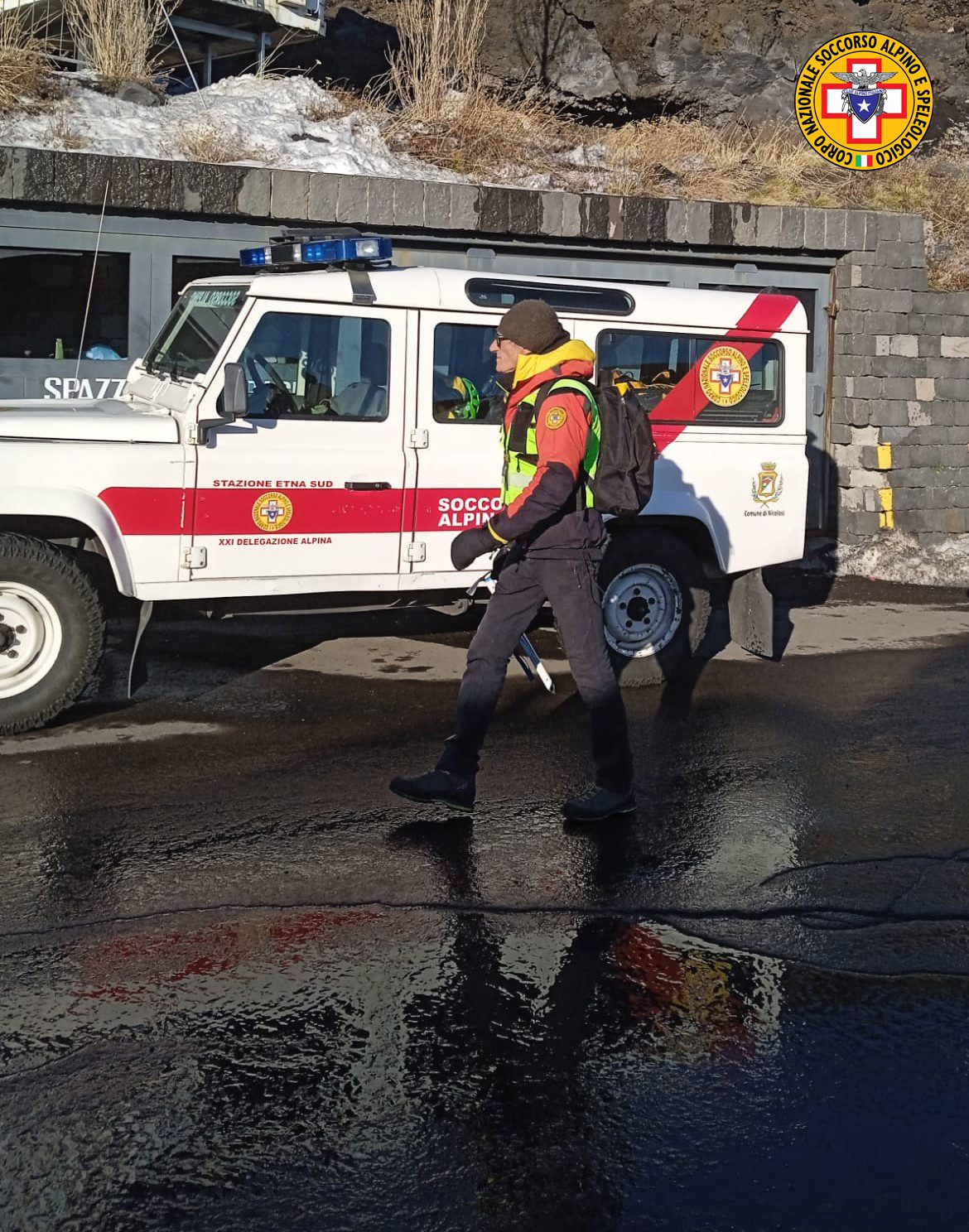 ETNA, BLOCCATI IN QUOTA PER IL FORTE VENTO: SALVATI DAL SOCCORSO ALPINO