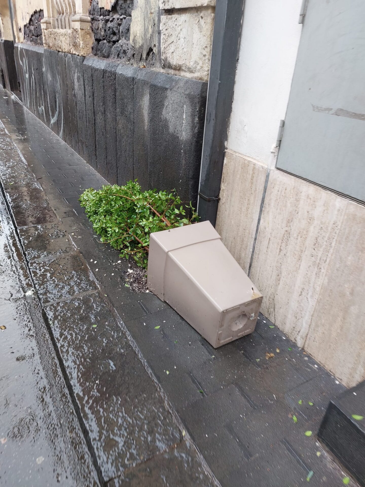 Maltempo: nubifragi e vento, le vostre foto inviate a 95047.it