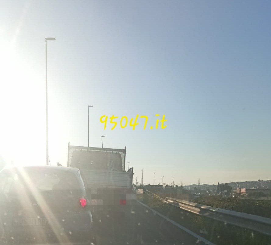 INCIDENTE A MISTERBIANCO SULLA SS 121, LUNGHE CODE IN DIREZIONE PATERNÒ