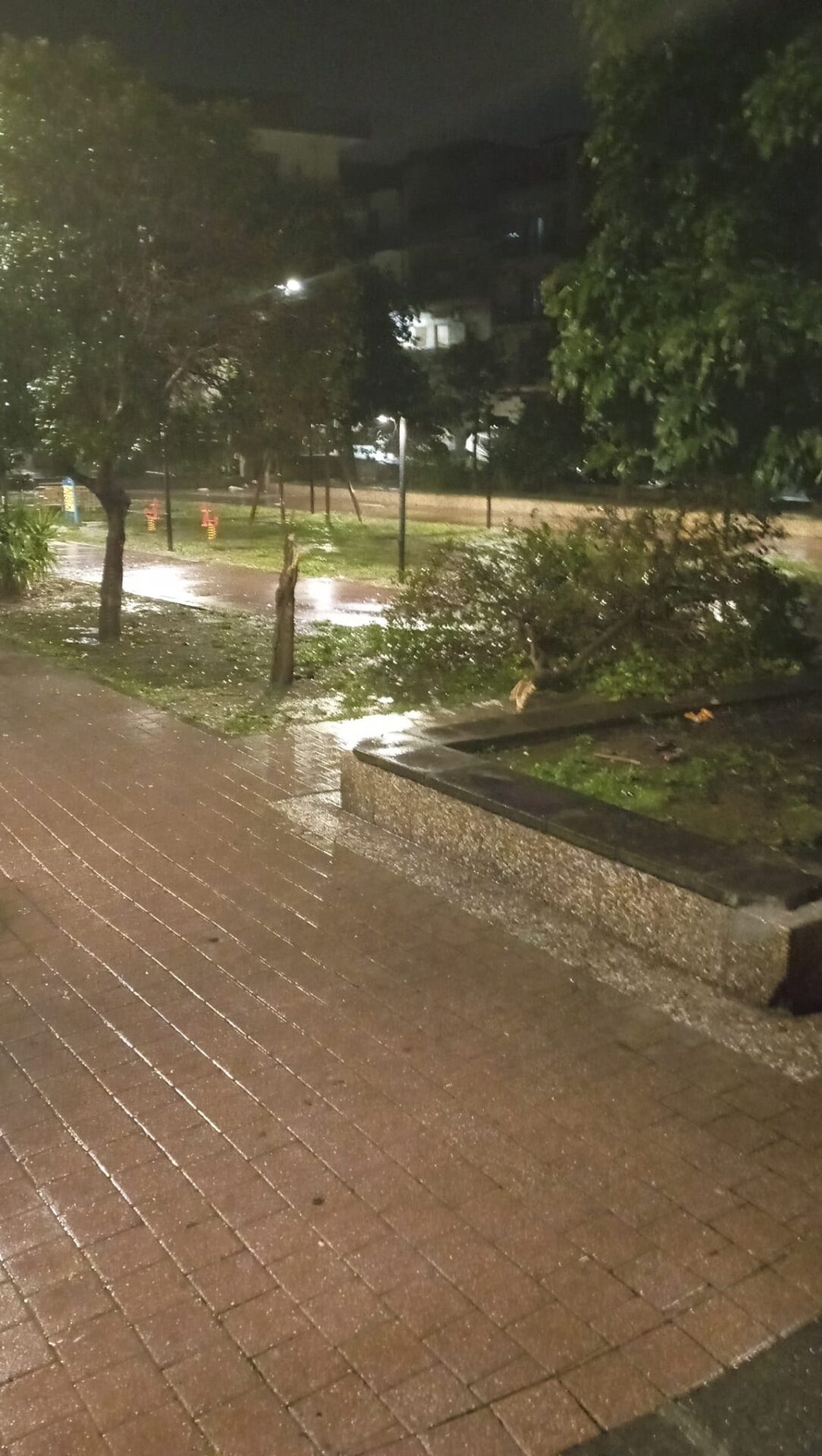 Maltempo: nubifragi e vento, le vostre foto inviate a 95047.it