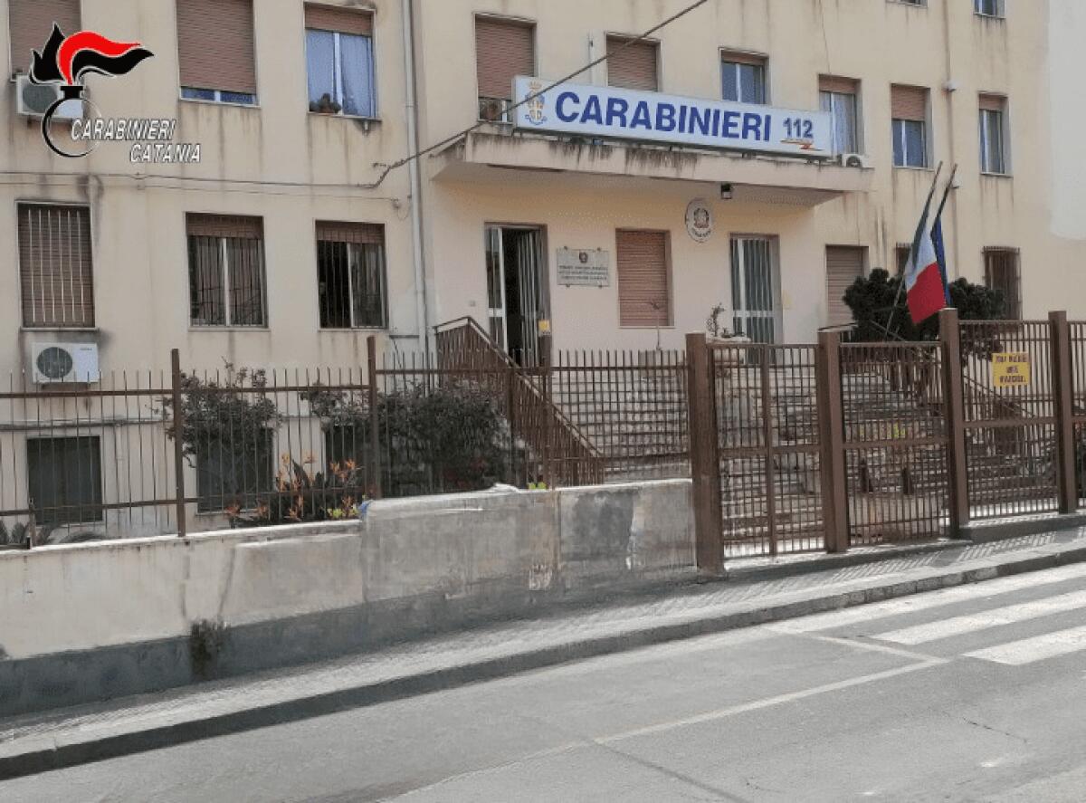 FURTI IN CASE E SCUOLE, ARRESTATI DUE LADRI A GIARRE - 