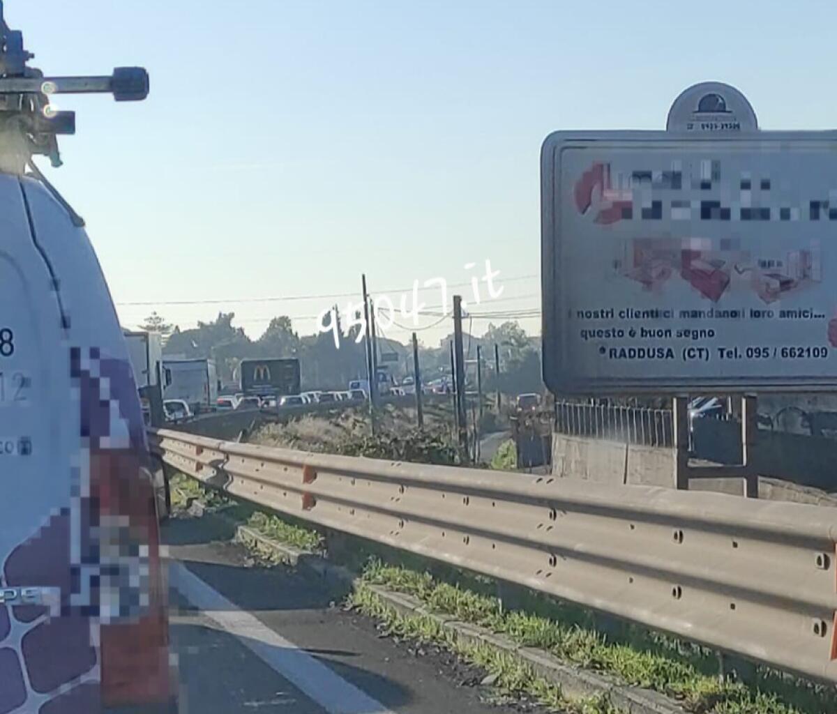 TAMPONAMENTO SULLA SS121 A PIANO TAVOLA , RALLENTAMENTI DIREZIONE CATANIA - 