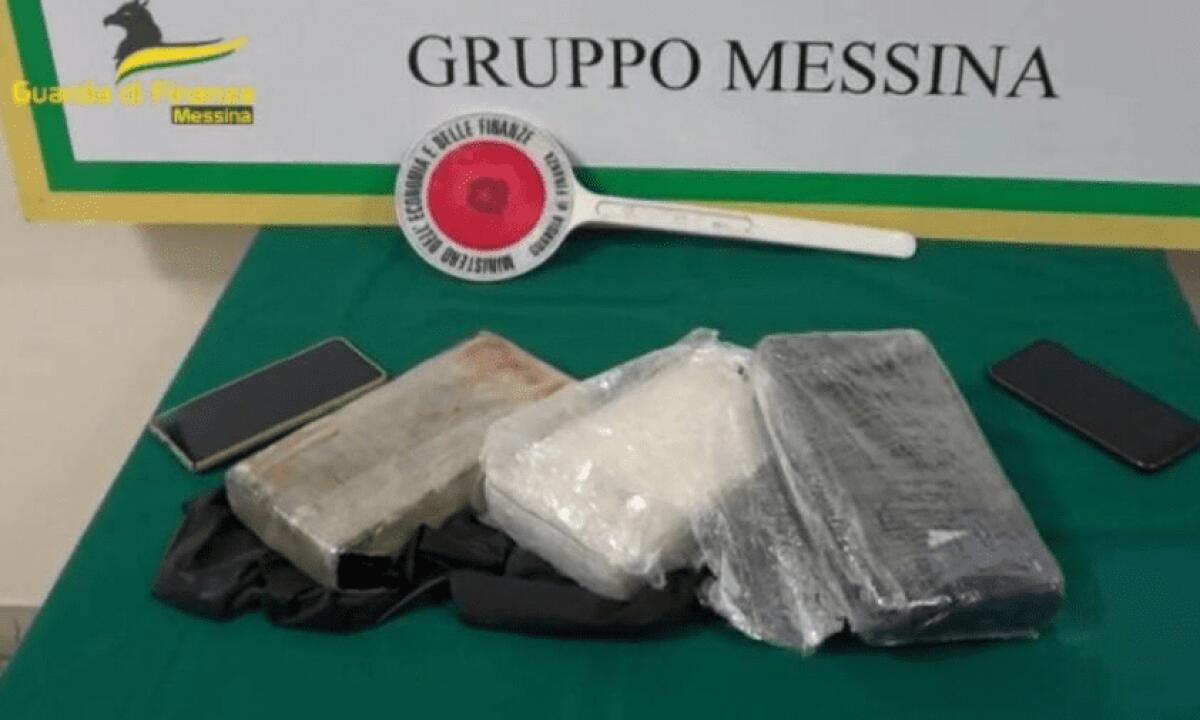 MESSINA, COPPIA CON 6 FIGLI TRASPORTAVA SUL VAN 3 CHILI E MEZZO DI COCAINA - 