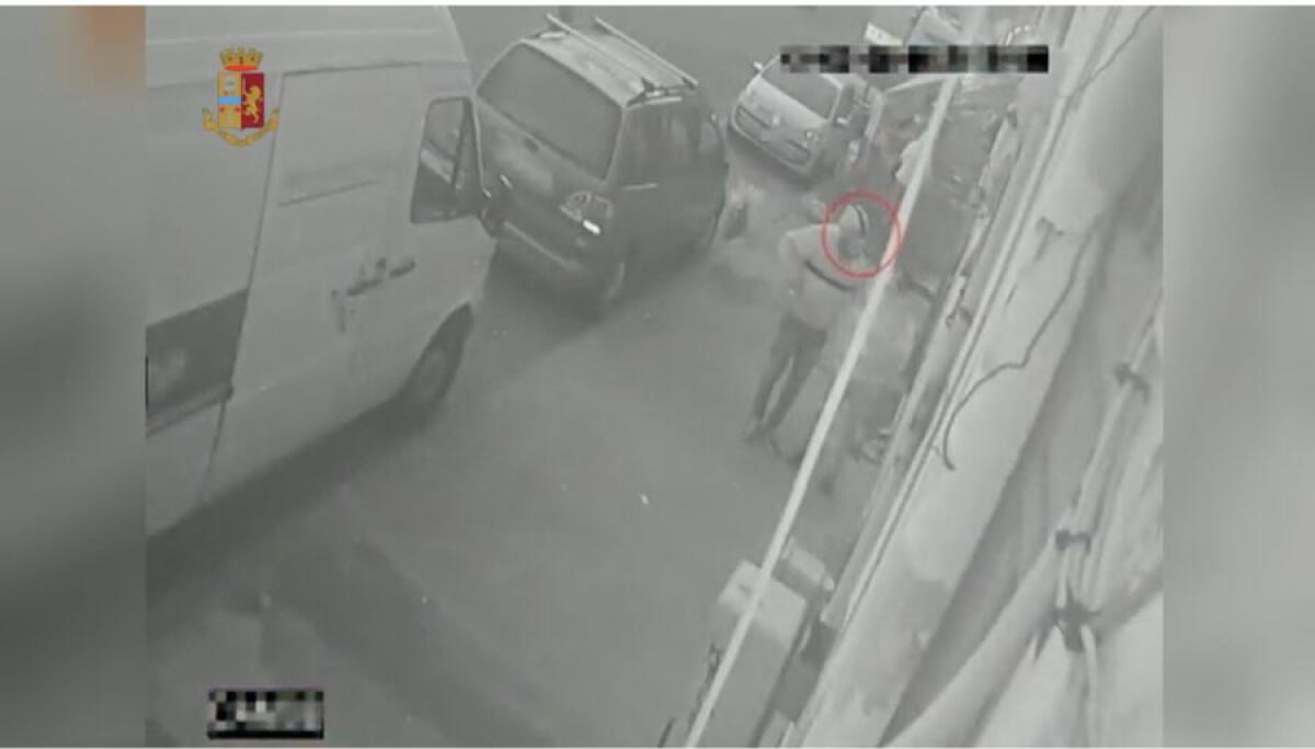 Rapine nei pressi della stazione di Catania. Arrestato - 