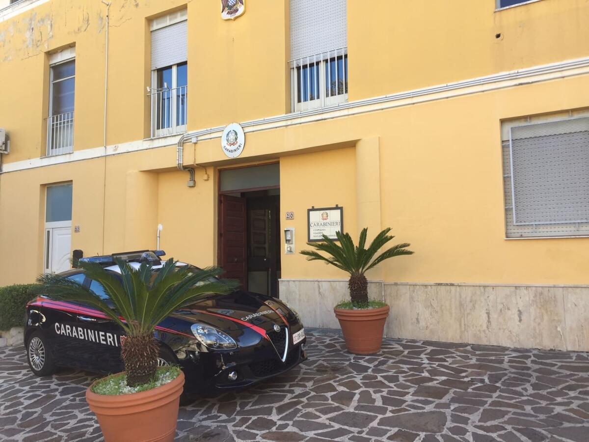 UCRIA. 41ENNE AGGREDISCE IL PADRE ED AIZZA UN PITBULL CONTO I CARABINIERI, ARRESTATO - 