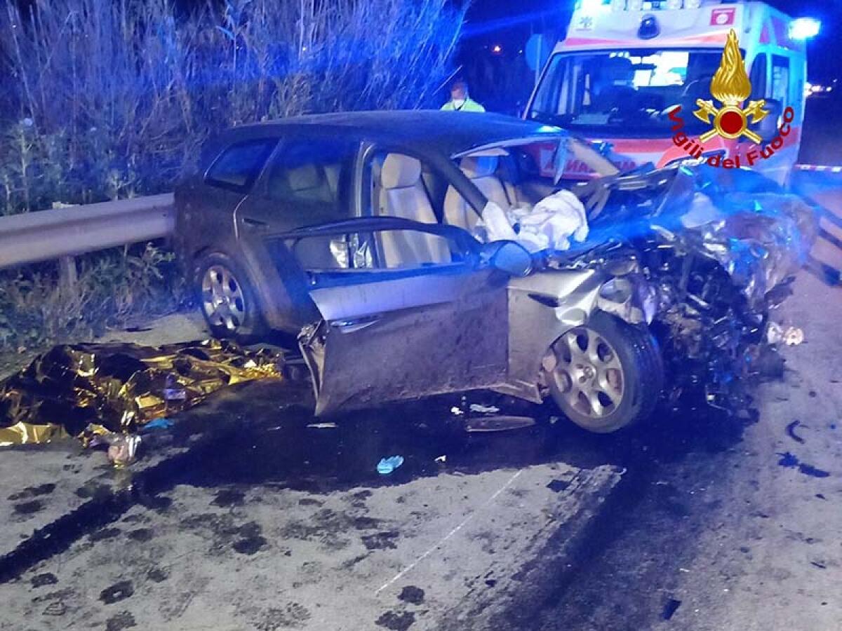 AGGIORNAMENTO. TRAGEDIA NEL TRAPANESE. SCONTRO TRA DUE AUTO, SEI  MORTI ED UN FERITO GRAVE - 