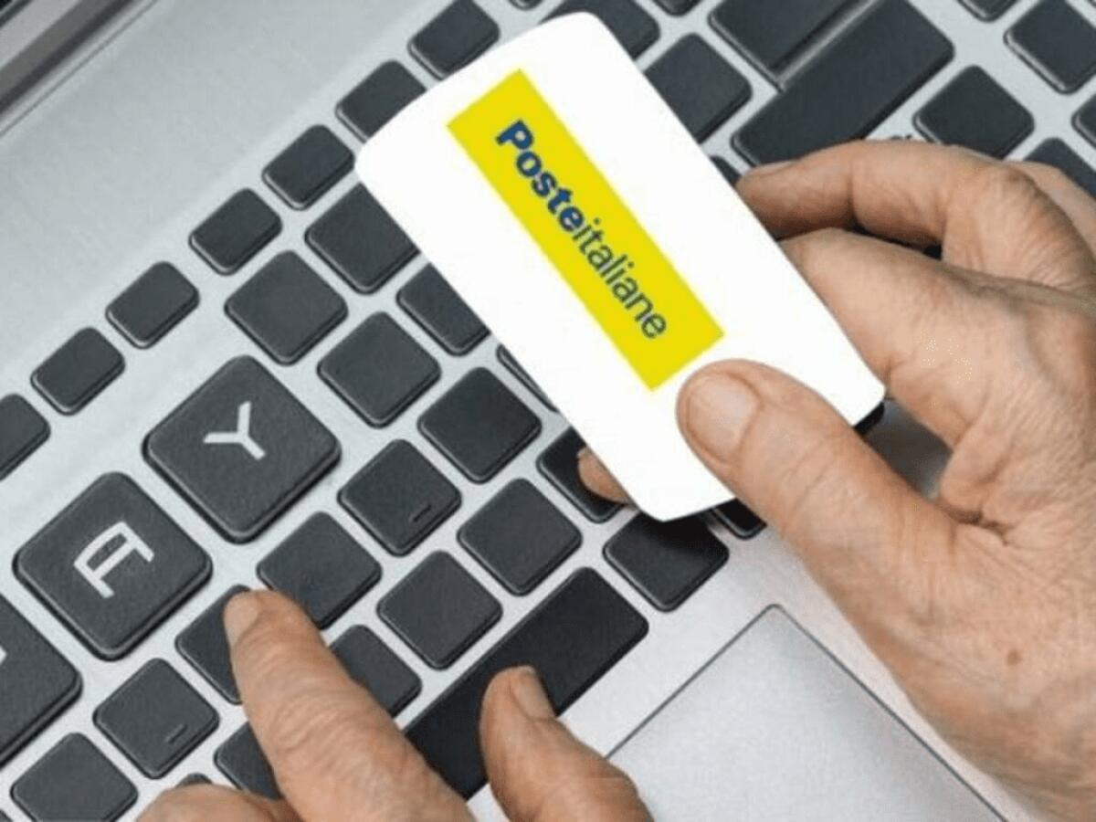 IL DIRETTORE DI UN UFFICIO POSTALE SICILIANO SALVA UN CLIENTE DA UNA TRUFFA ONLINE - 