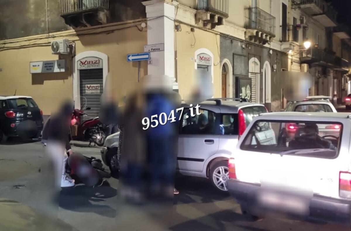 SCONTRA AUTO SCOOTER IN PIENO CENTRO A PATERNO' - 
