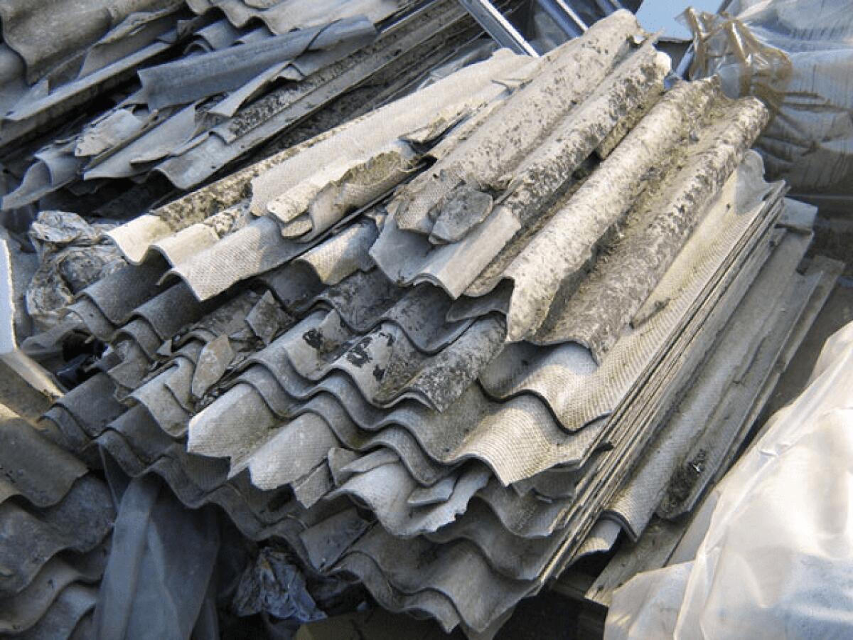 CESARO'. ETERNIT E RIFIUTI SPECIALI IN UNA DISCARICA ABUSIVA: DUE PERSONE DENUNCIATE DAI CARABINIERI - 