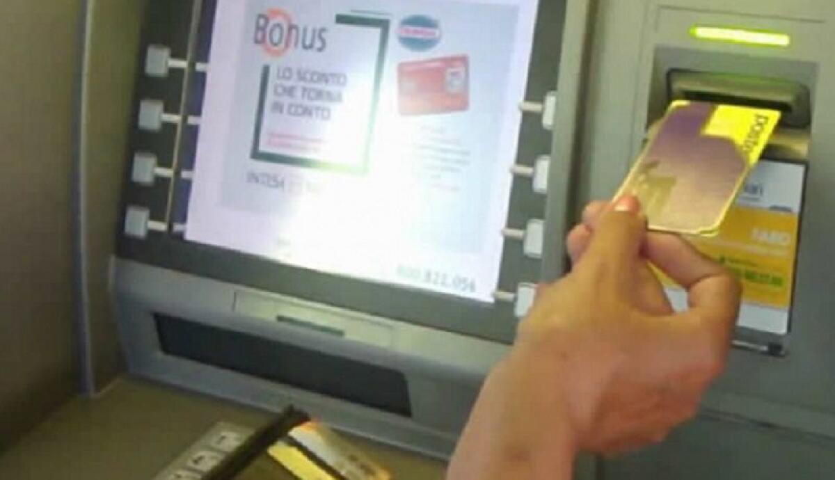 ATTENZIONE ALLA TRUFFA DELLO SPORTELLO BANCOMAT, L'ALLARME DELLA POLIZIA - 