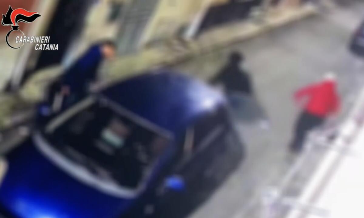 ADRANO. TENTATO OMICIDIO A COLPI DI MAZZE, PUGNI E CALCI - 