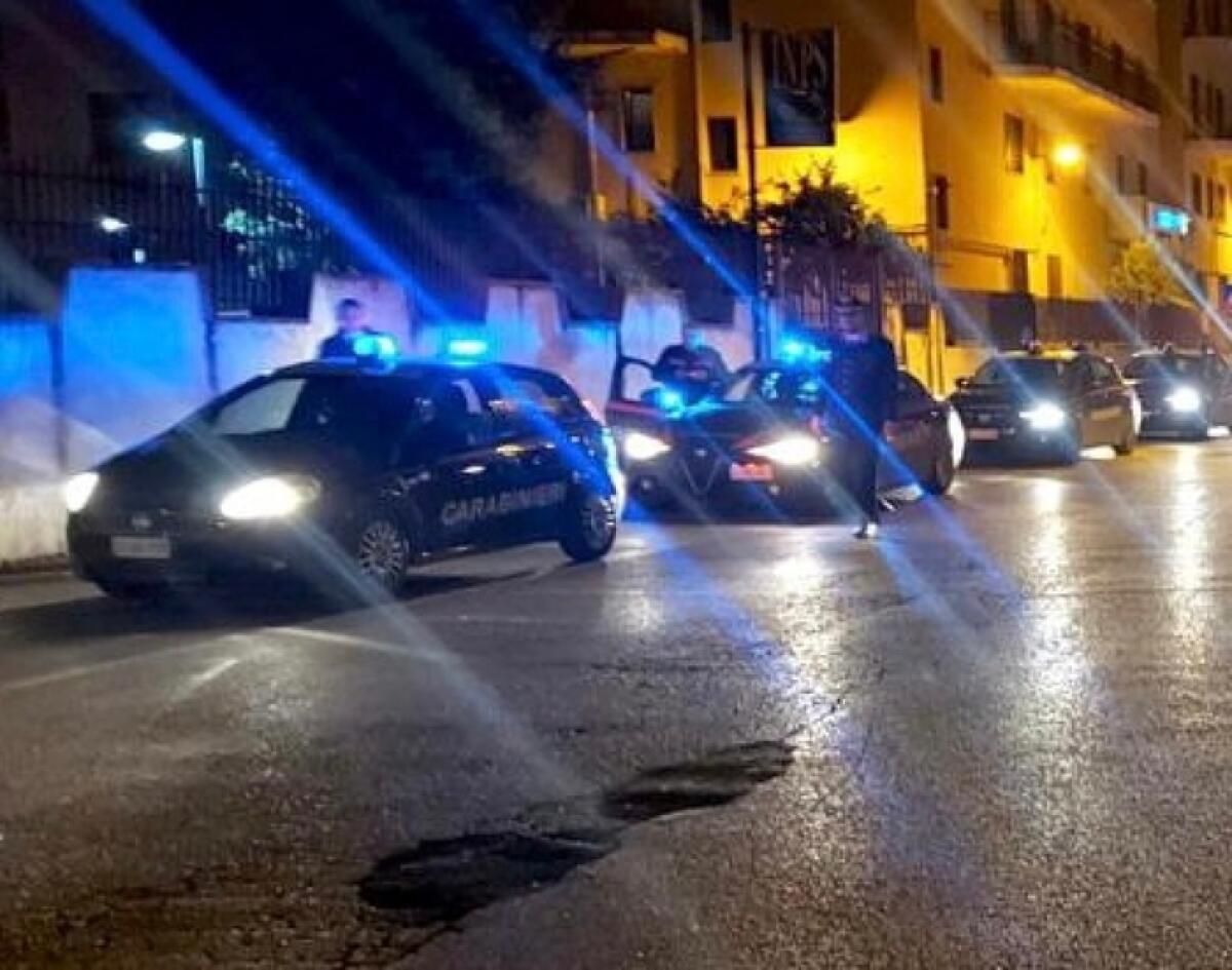 NAPOLI. CARABINIERI SEGUONO PARROCO INDAGATO E SCOPRONO B&amp;B A LUCI ROSSE - 
