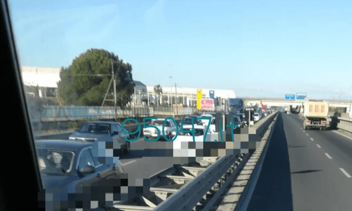 INCIDENTE SULLA SS 121 LUNGHE CODE DIREZIONE CATANIA - 