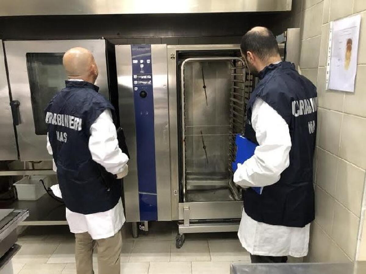 SCARSA IGIENE IN RISTORANTE ETNICO NEL RAGUSANO, SEQUESTRATI 100 CHILI DI ALIMENTI - 
