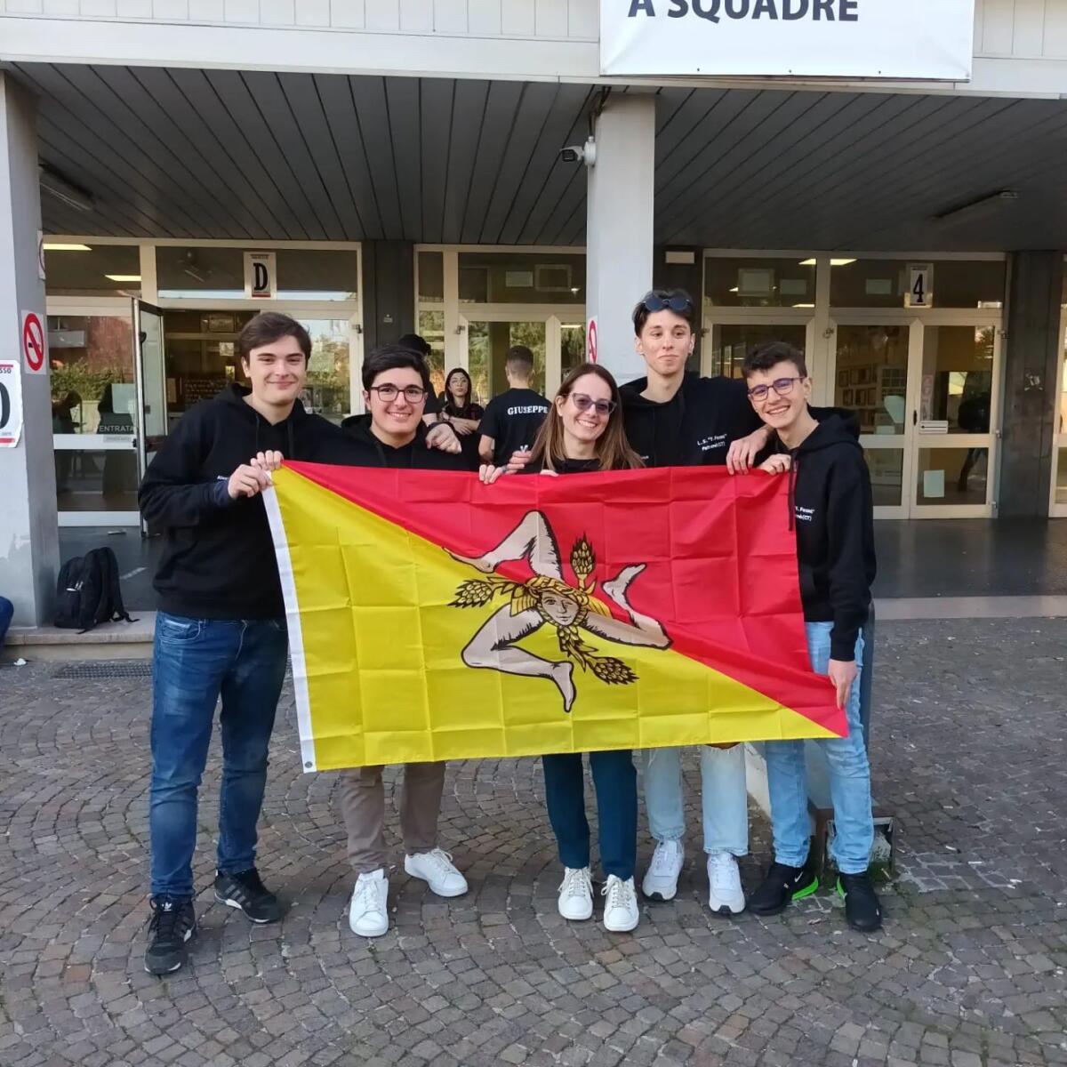 LA SQUADRA DEL LICEO FERMI DI PATERNO' SBANCA ALLE OLIMPIADI DI INFORMATICA: È MEDAGLIA DI BRONZO - 