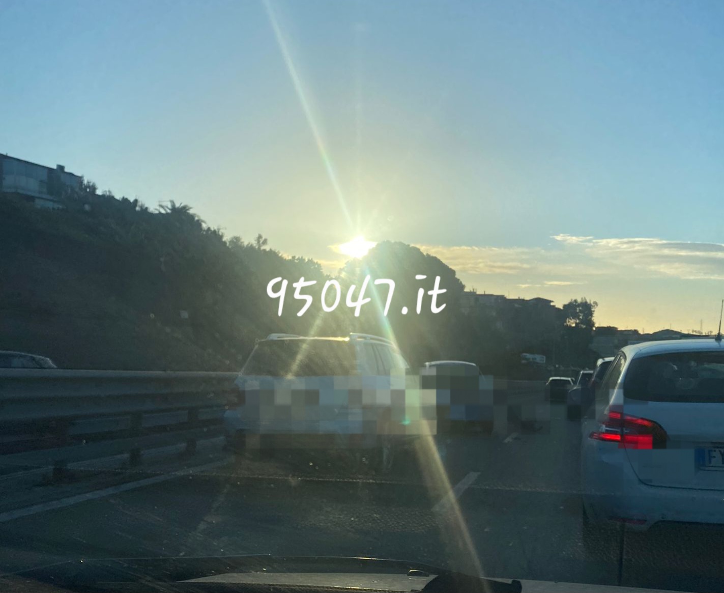 TAMPONAMENTO TRA PIÙ AUTO SULLA SS121, CODE E DISAGI ALLA VIABILITÀ