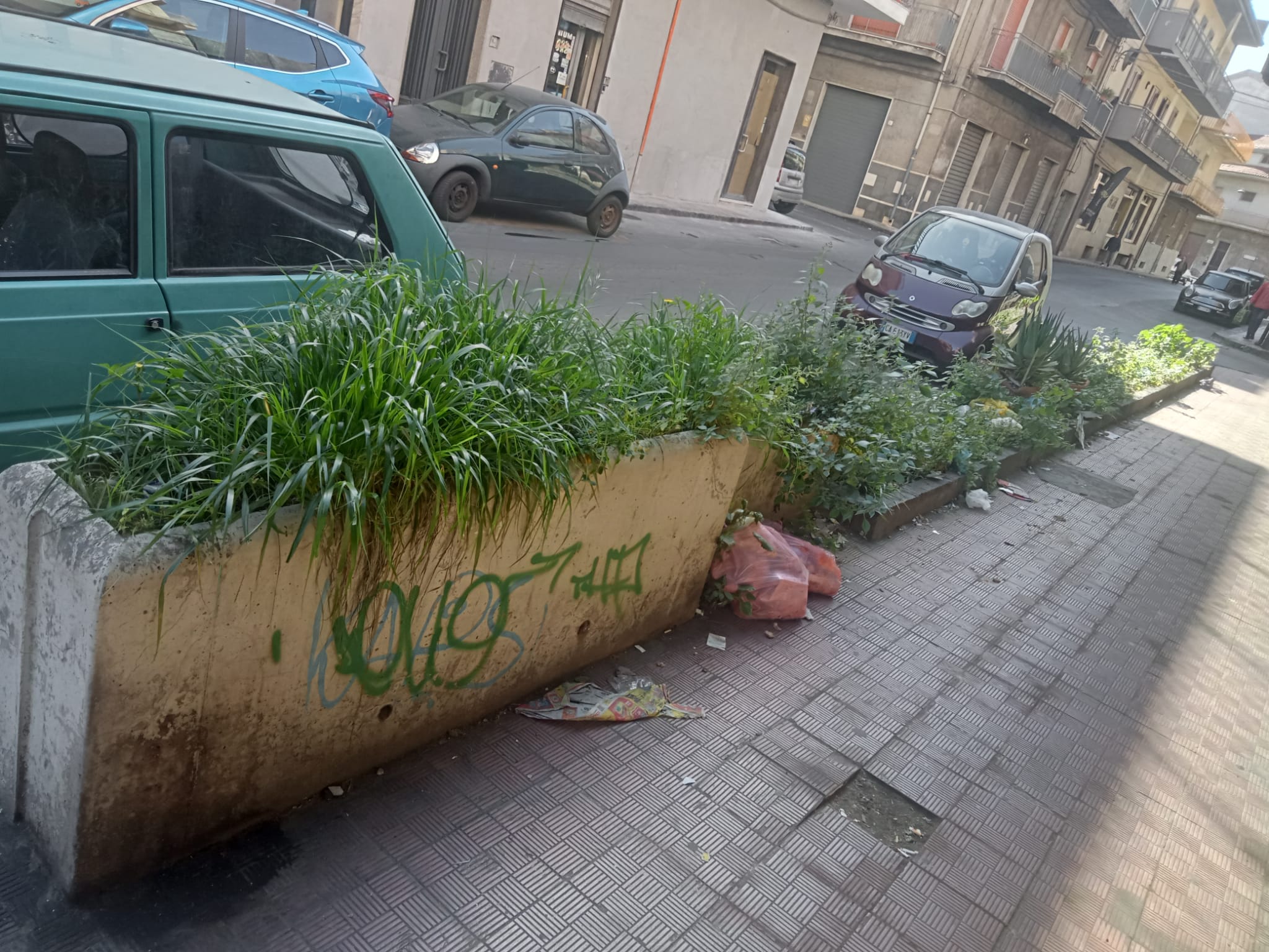 PATERNO'. VIA LUIGI RIZZO: LA SEGNALAZIONE DI UN LETTORE