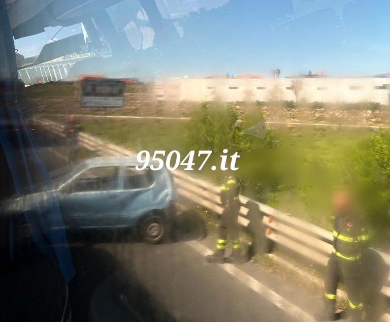 INCIDENTE  SULLA SS121. SOCCORSI SUL POSTO, CODE IN DIREZIONE PATERNÒ