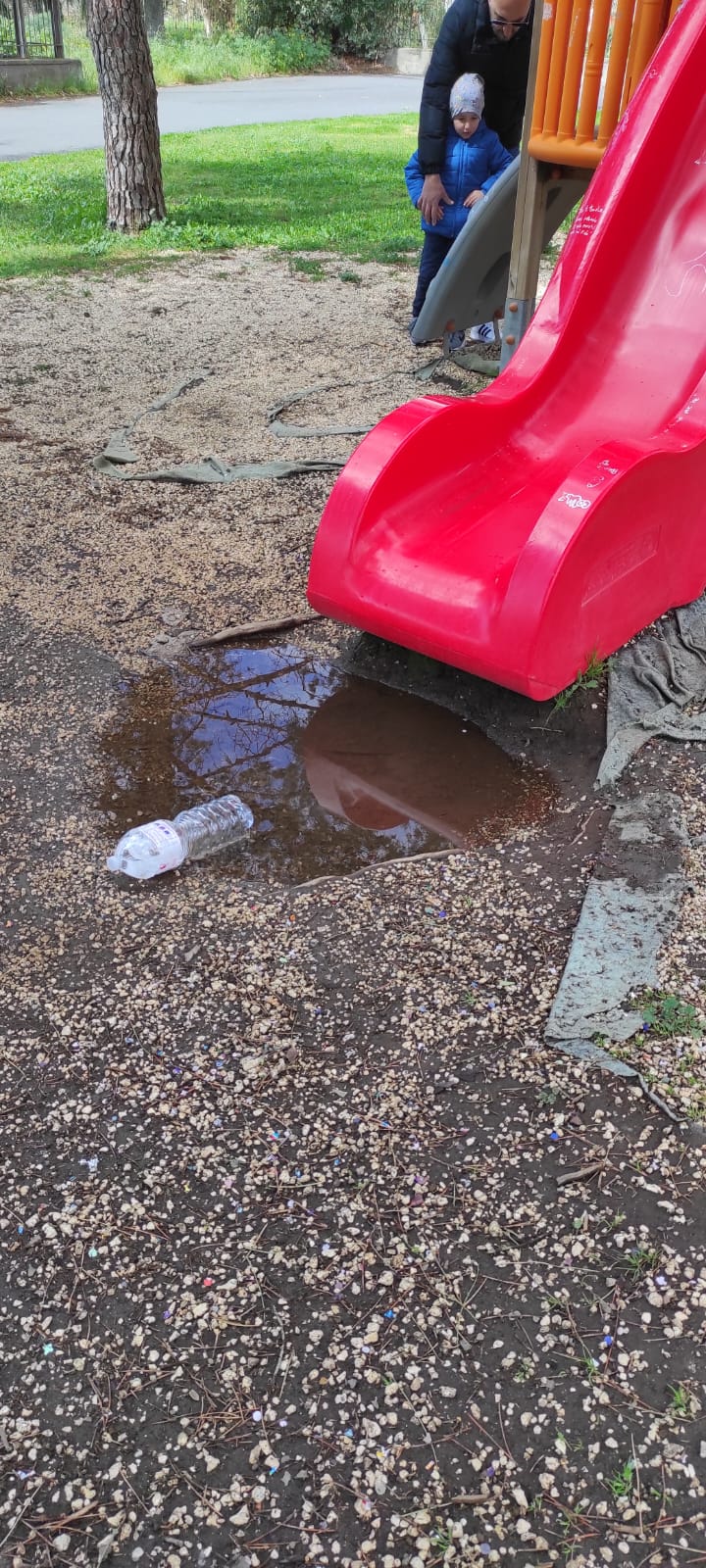 PATERNÒ. BAGNI CHIUSI E DEGRADO AL PARCO DEL SOLE, LA SEGNALAZIONE DEI NOSTRI LETTORI