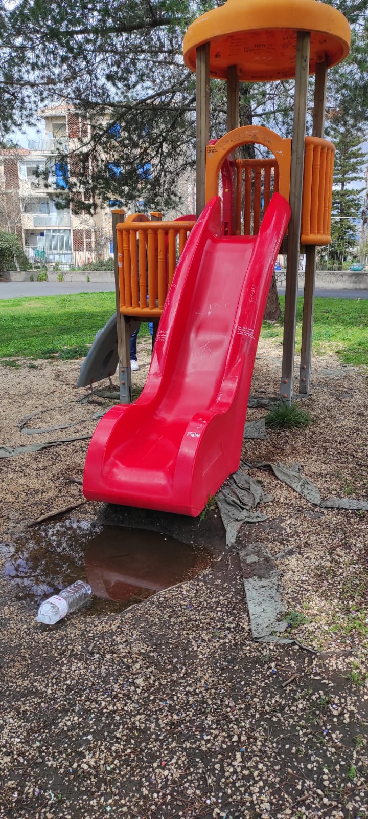 PATERNÒ. BAGNI CHIUSI E DEGRADO AL PARCO DEL SOLE, LA SEGNALAZIONE DEI NOSTRI LETTORI