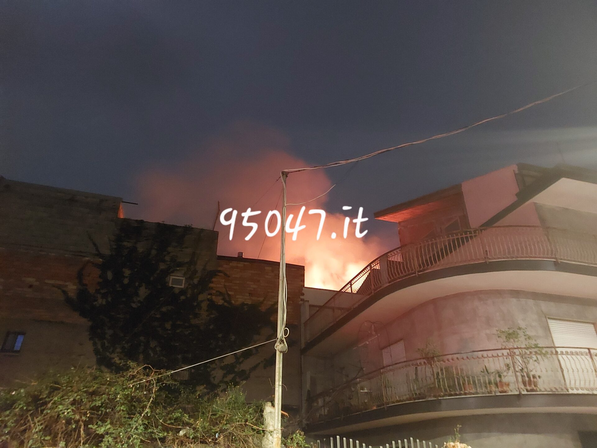 PATERNÒ. A FUOCO UN APPARTAMENTO A CAUSA DELLA STUFA, NESSUN FERITO